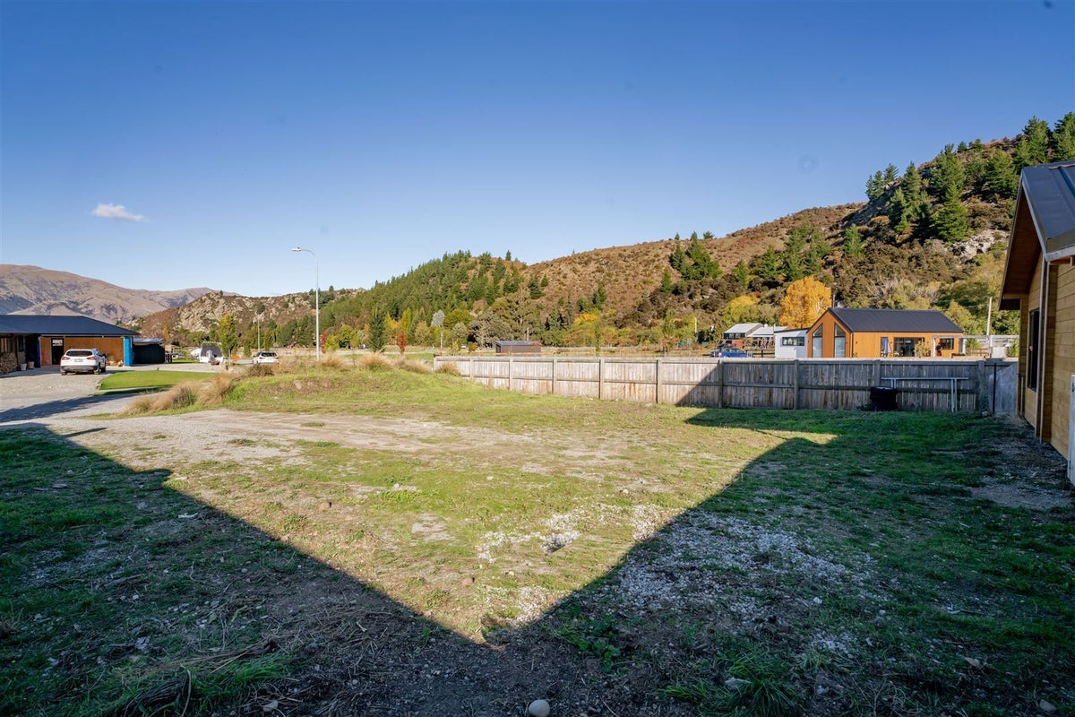 22 Cooper Crescent, Luggate, Wanaka - Carousel 12
