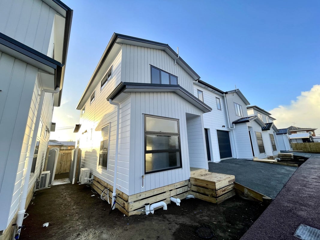 65B Manuroa Road, Takanini, Auckland - Carousel 1