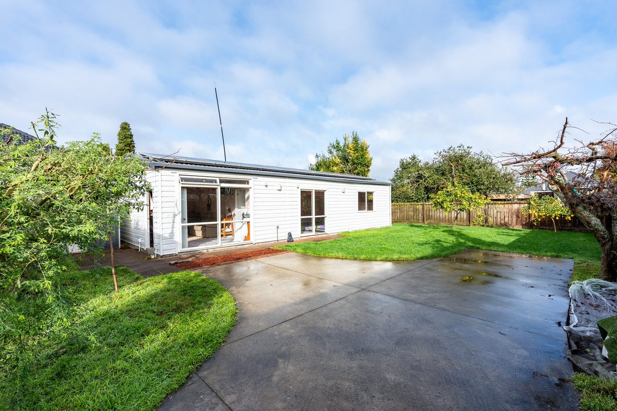 61 MacFarlane Street, Hamilton East, Hamilton - Carousel 2