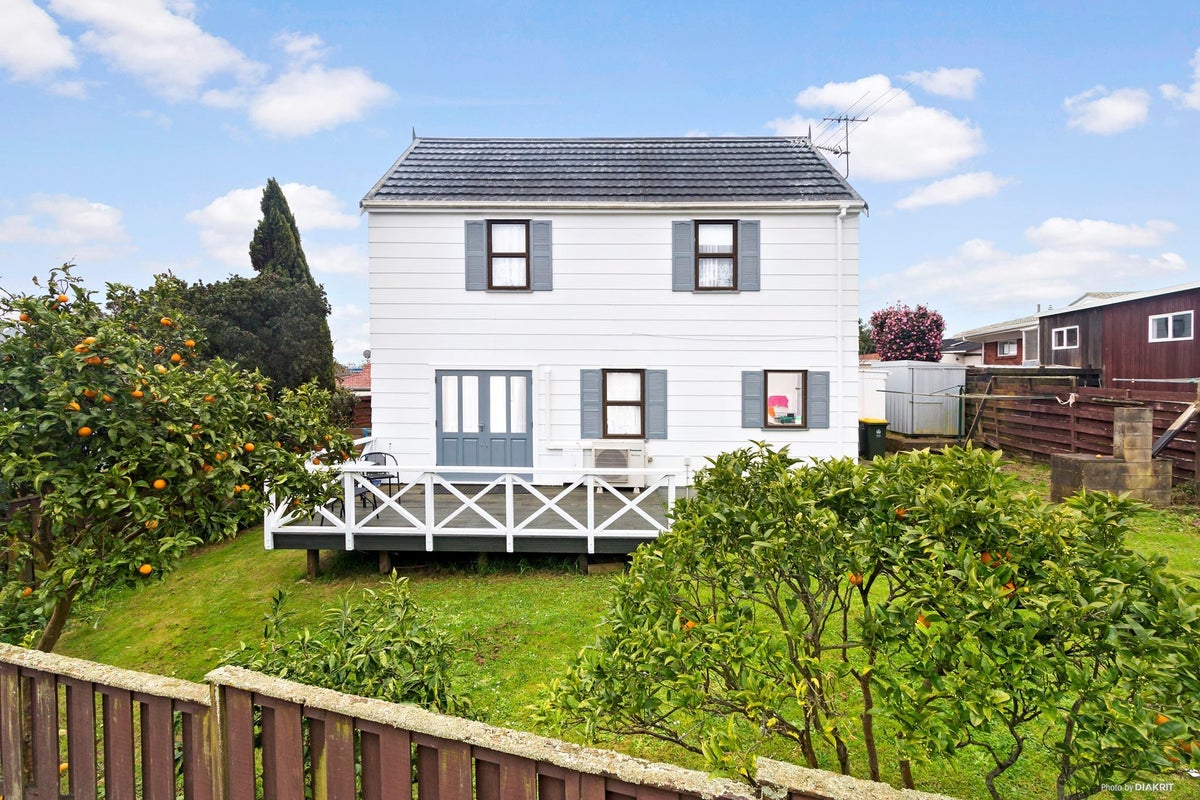 1/22 Highland Park Drive, Highland Park, Auckland - Carousel 1