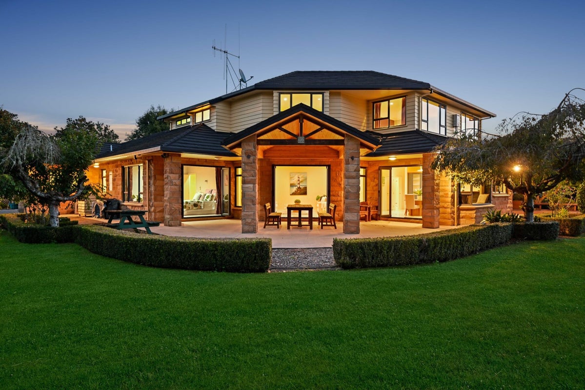12 Brighton Grove, Newstead, Hamilton - Carousel 2