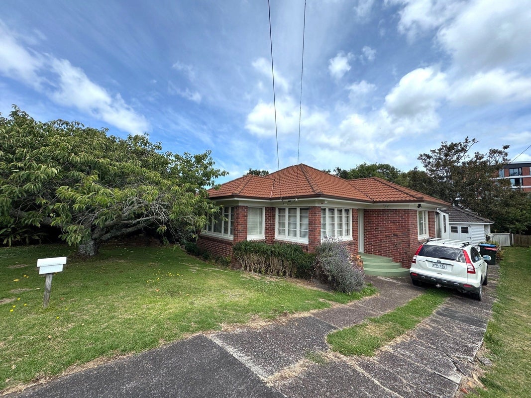 41 Queensway, Three Kings, Auckland - Carousel 1
