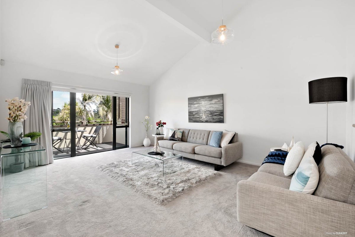 17/8 Tobago Place, Sunnynook, Auckland - Carousel 2