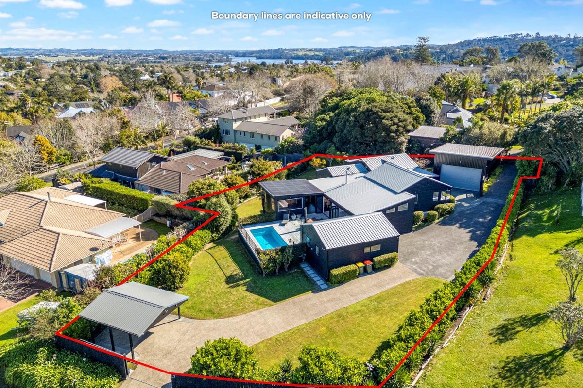 17 Wainoni Heights, Greenhithe, Auckland - Carousel 1