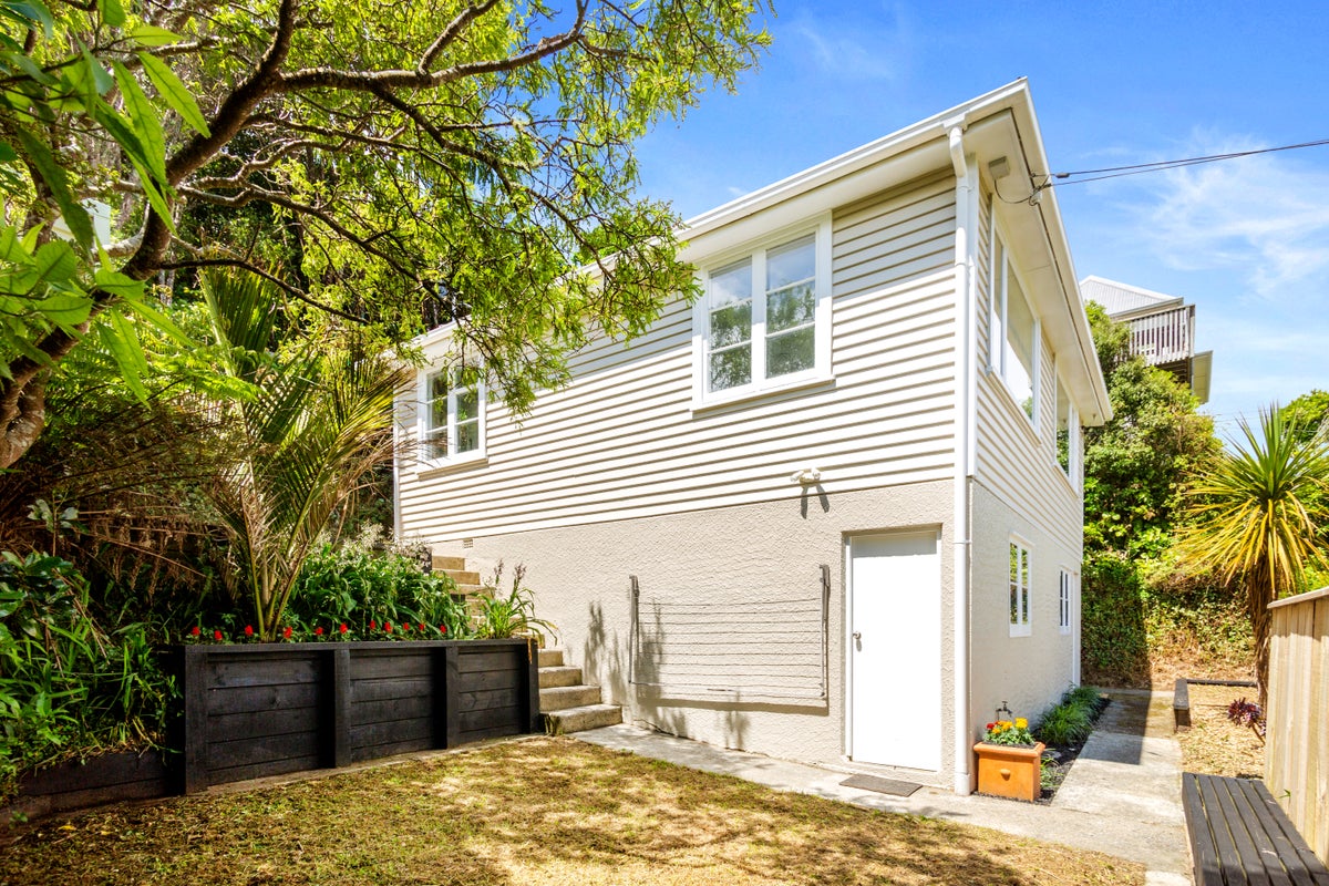 79 Maungaraki Road, Korokoro, Lower Hutt - Carousel 1