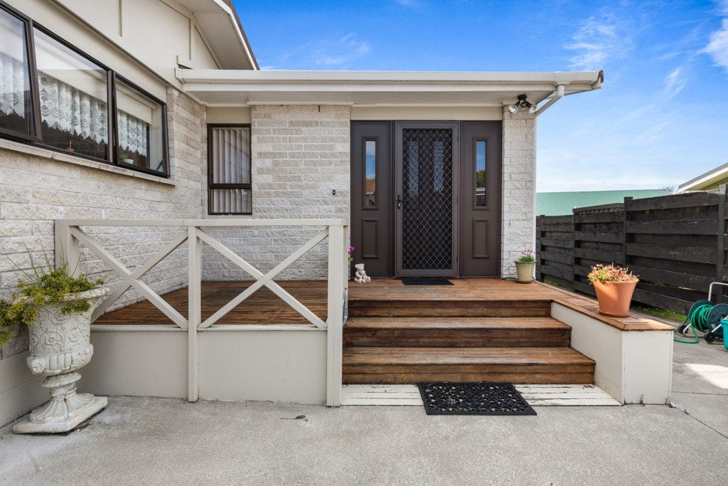 13A Kowhai Terrace, Saint Martins, Christchurch - Carousel 2