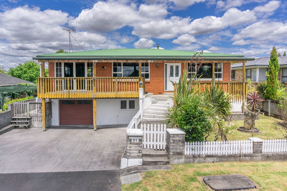 31 Mitcham Avenue, Forest Lake, Hamilton - Carousel 1