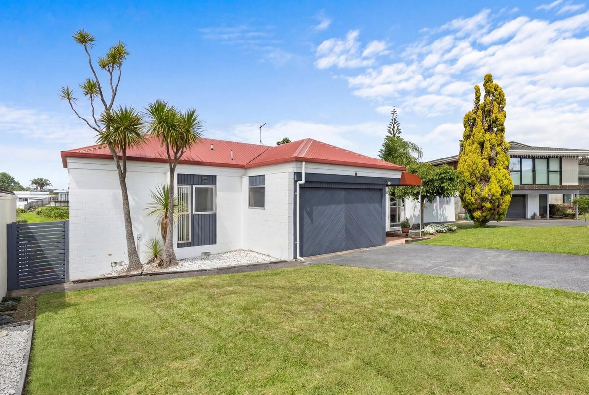 17 Davita Place, Farm Cove, Manukau City, Auckland - Carousel 1