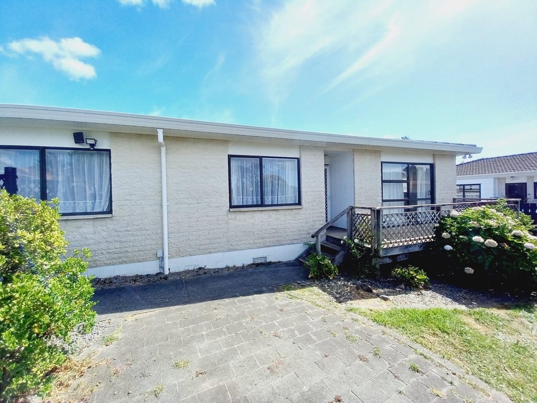 2/65 Golf Road, New Lynn, Auckland - Carousel 1