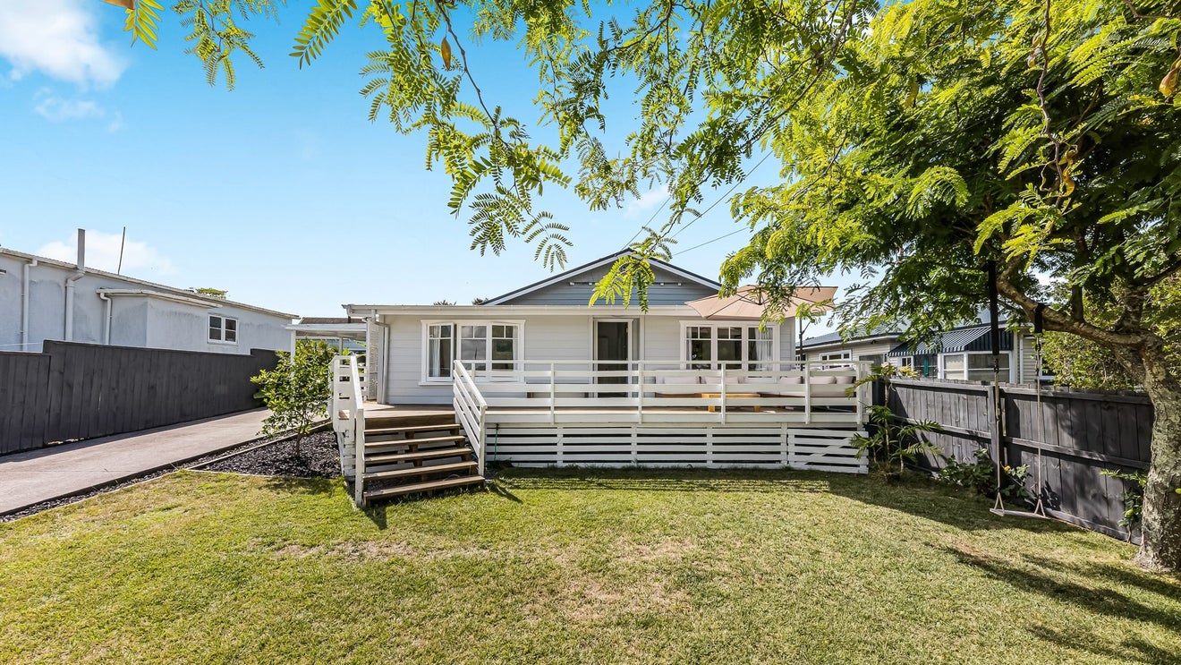 8 Cadman Avenue, Waterview, Auckland - Carousel 1