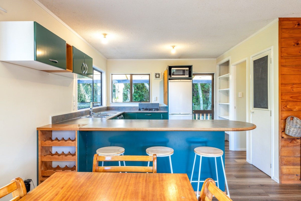 11A Beatty Parade, Surfdale, Waiheke Island - Carousel 2