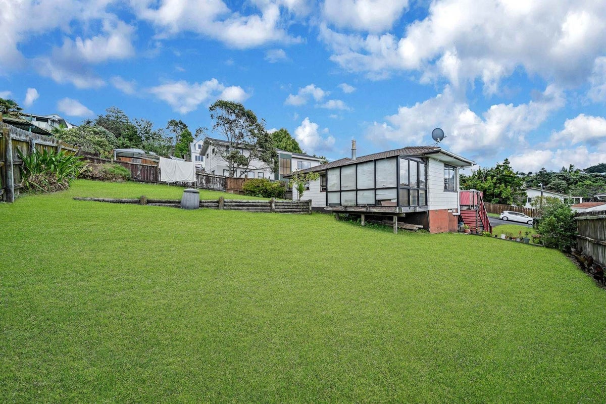 6 Tesla Place, Totara Vale, Auckland - Carousel 2