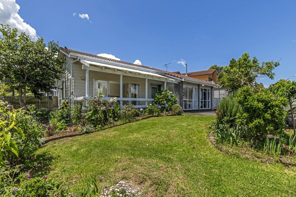 56 Athena Drive, Totara Vale, Auckland - Carousel 2