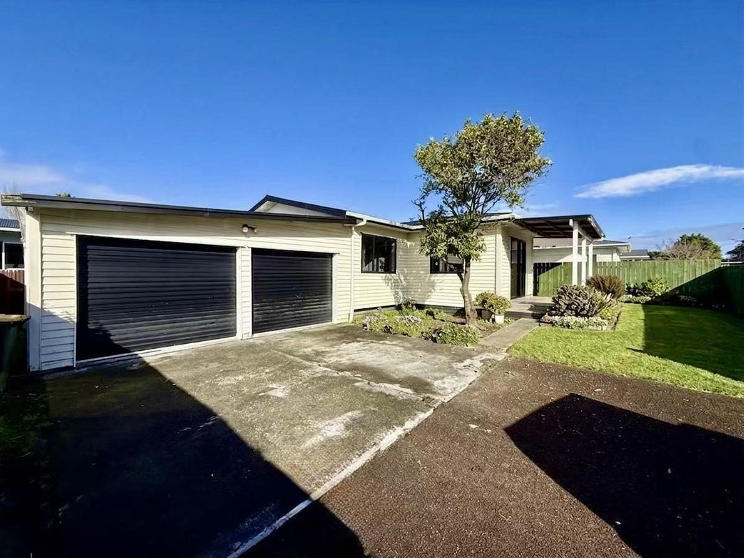 6 Durham Street, Te Atatu Peninsula, Auckland - Carousel 1