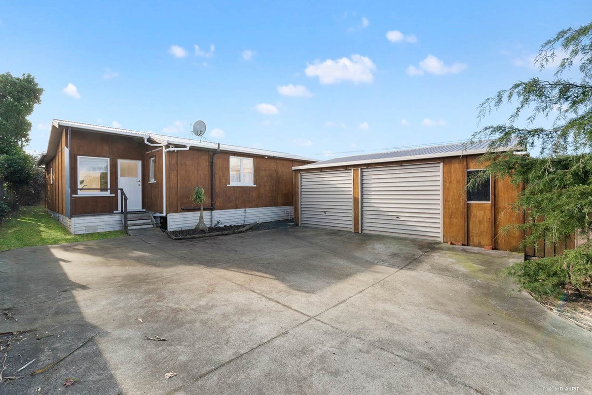 98 Second View Avenue, Beachlands, Auckland - Carousel 1