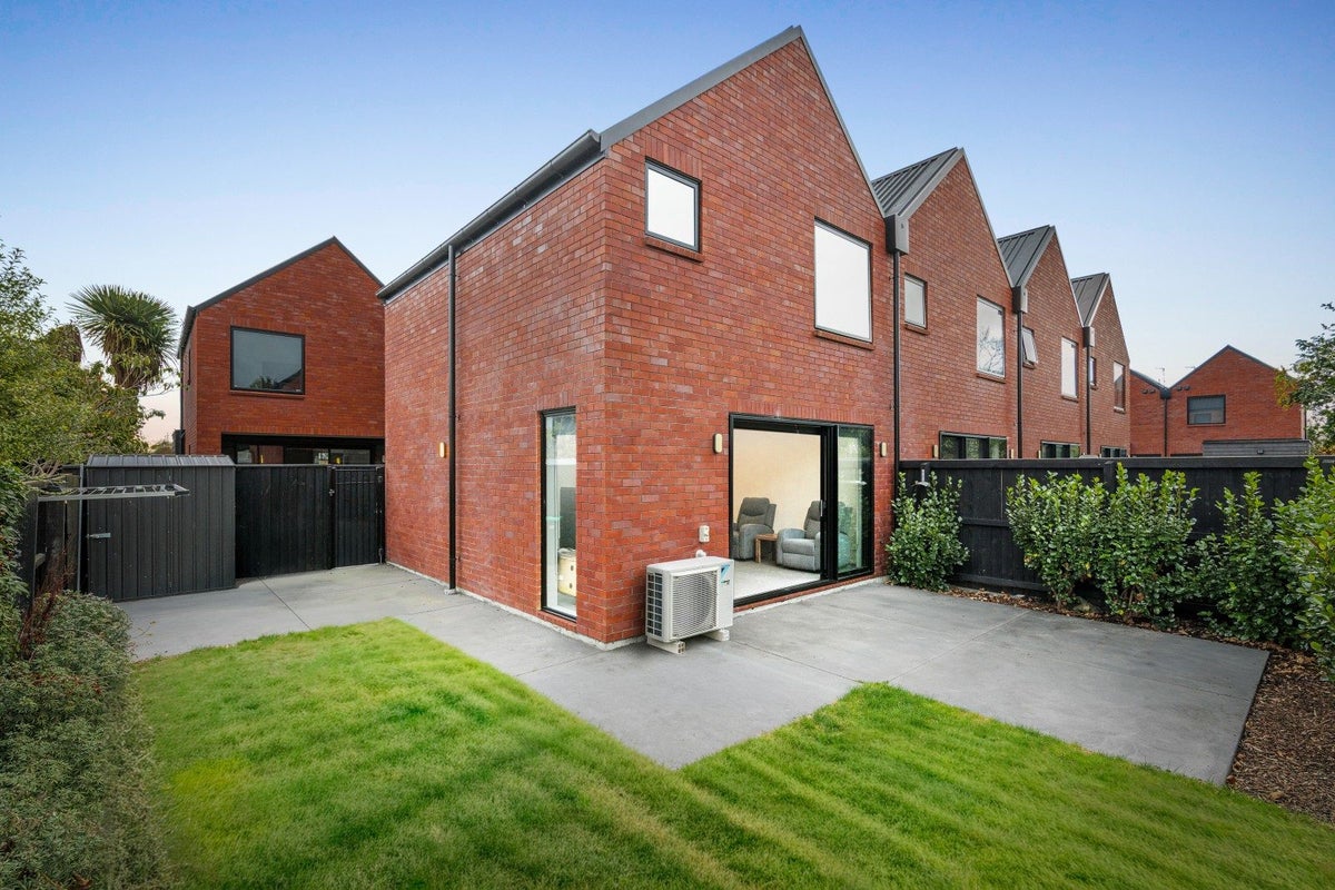 9/66 Innes Road, St Albans, Christchurch - Carousel 1
