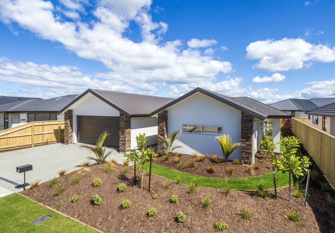 32 Carmine Crescent, Appleby, Richmond - Carousel 1