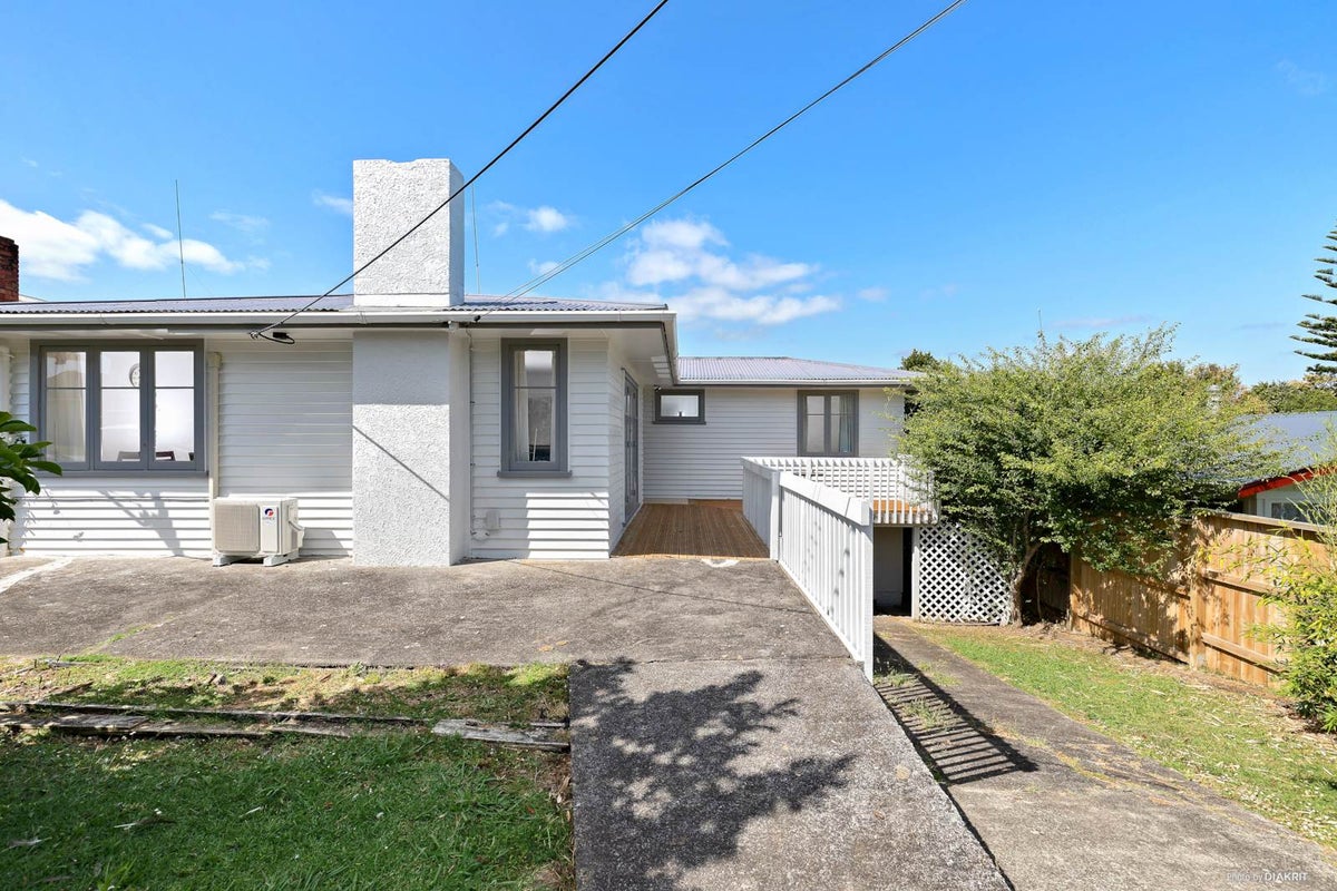 16 Kelkirk Street, Kelston, Auckland - Carousel 2