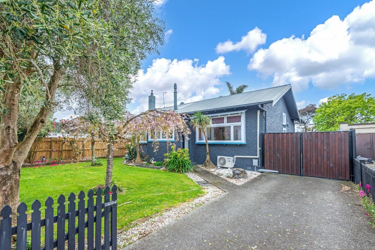 37 Burns Avenue, Takaro, Palmerston North - Carousel 2