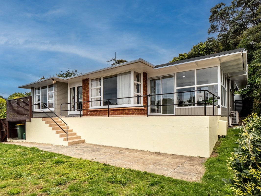 20 Lorna Street, Lynmouth, New Plymouth - Carousel 1