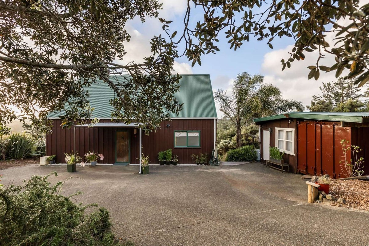 200 Tawa Road, Kumeu - Carousel 1