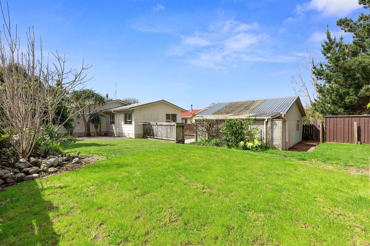 21 Redmond Street, Judea, Tauranga - Carousel 1