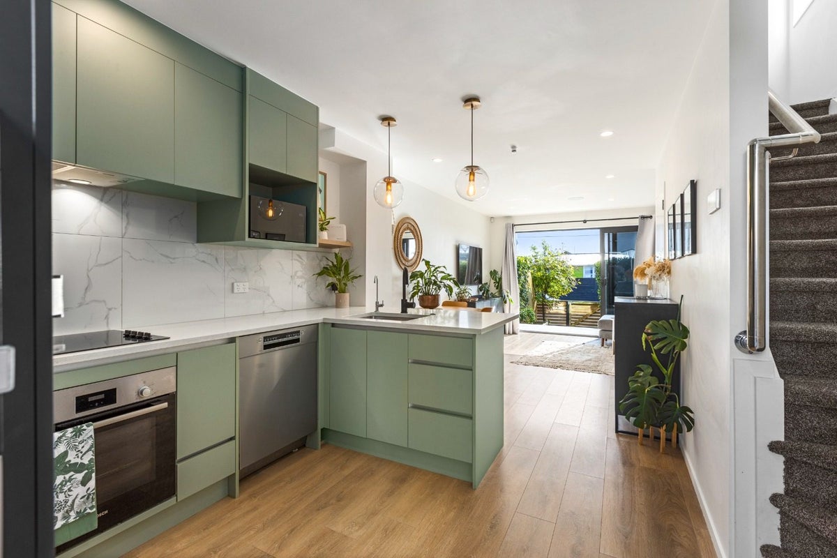1/1A Royal View Road, Te Atatu South, Auckland - Carousel 2