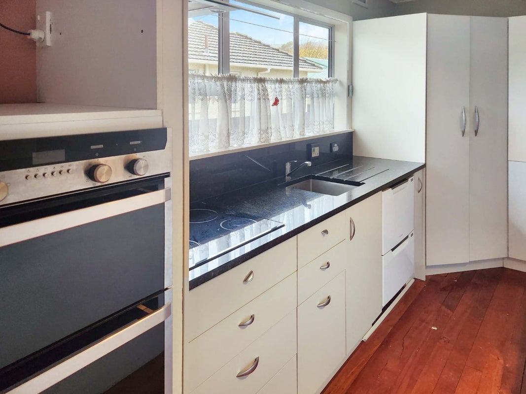 215 Stokes Valley Road, Stokes Valley, Lower Hutt - Carousel 2
