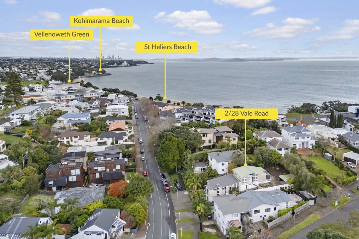 2/28 Vale Road, St Heliers, Auckland - Carousel 1