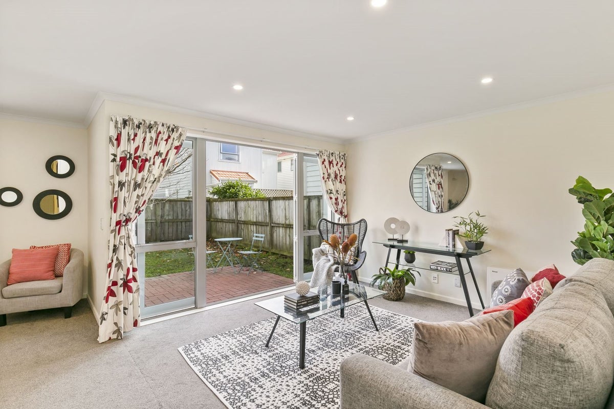 20/36 Dee Street, Island Bay, Wellington - Carousel 2