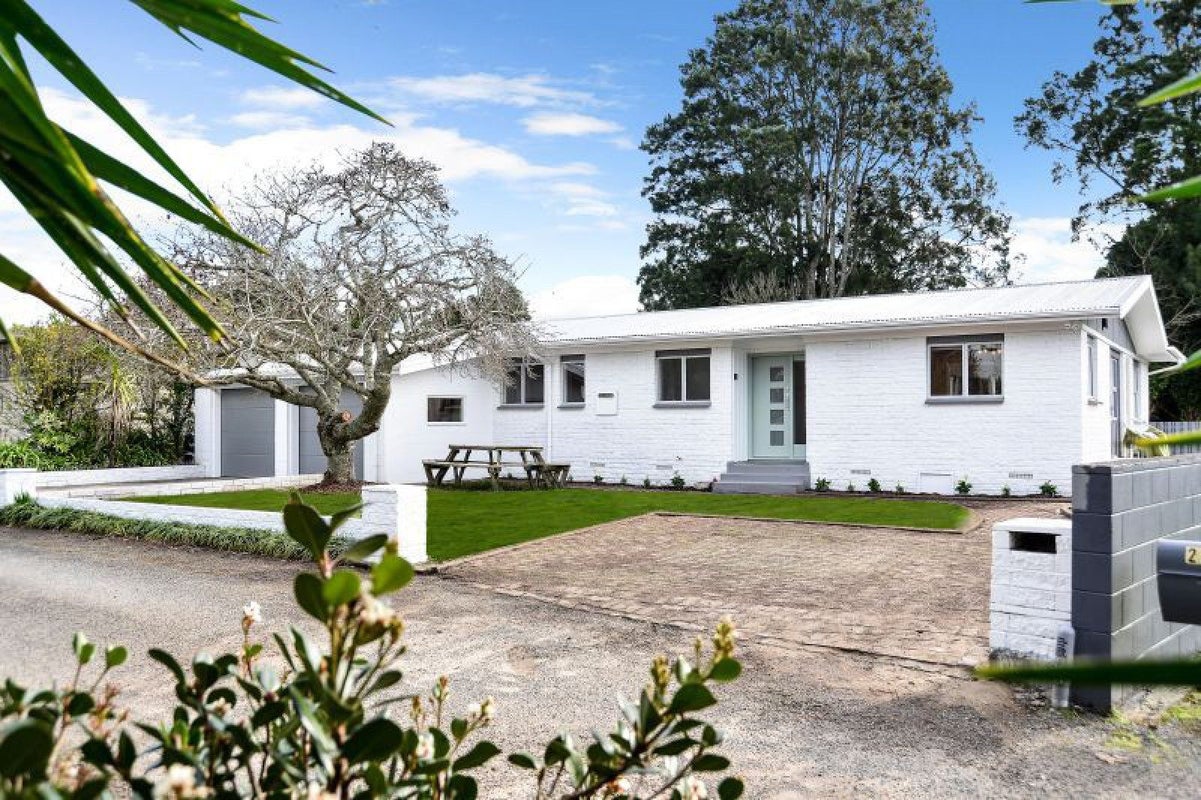 28 Totara Drive, St Andrews, Hamilton - Carousel 2