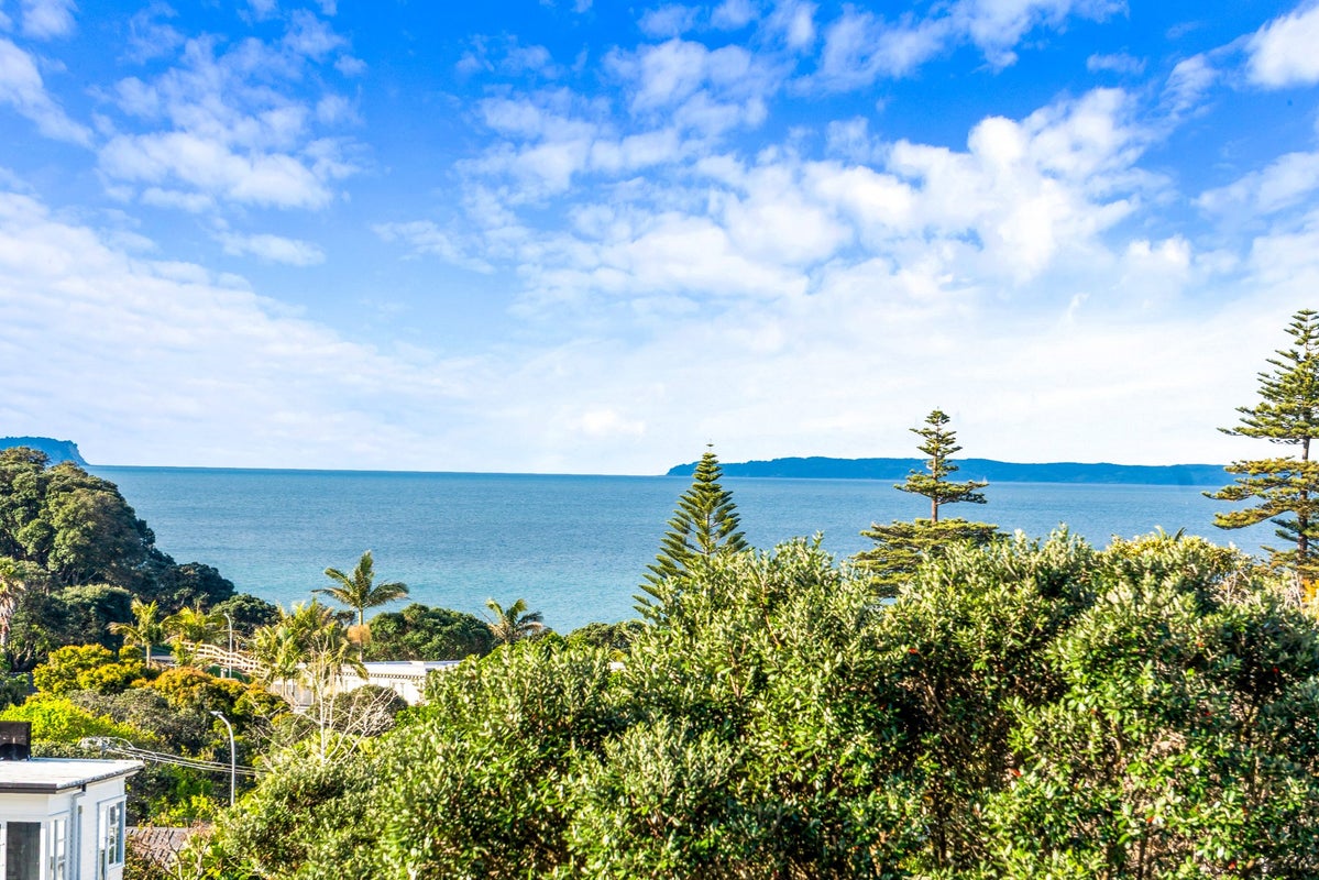2/9 Newhaven Terrace, Mairangi Bay, North Shore City, Auckland - Carousel 2