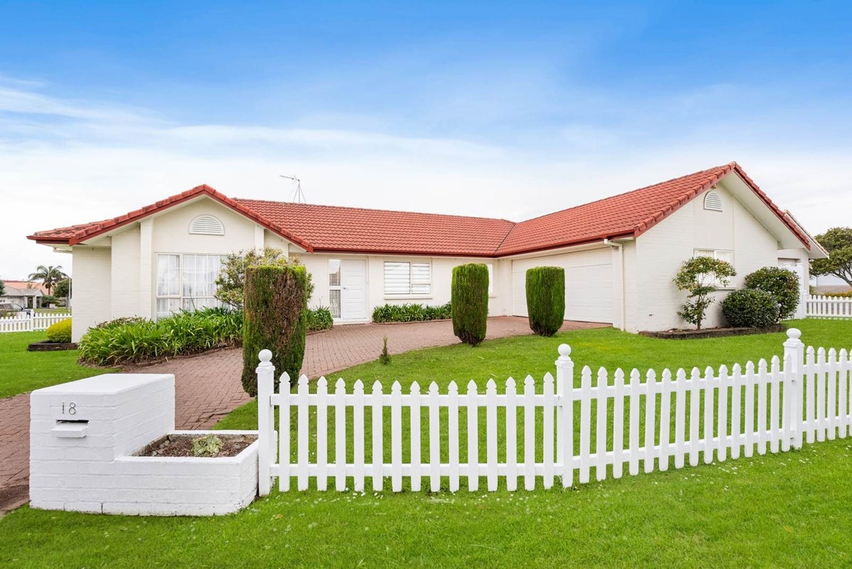 18 Palmcrest Grove, Highland Park, Auckland - Carousel 1