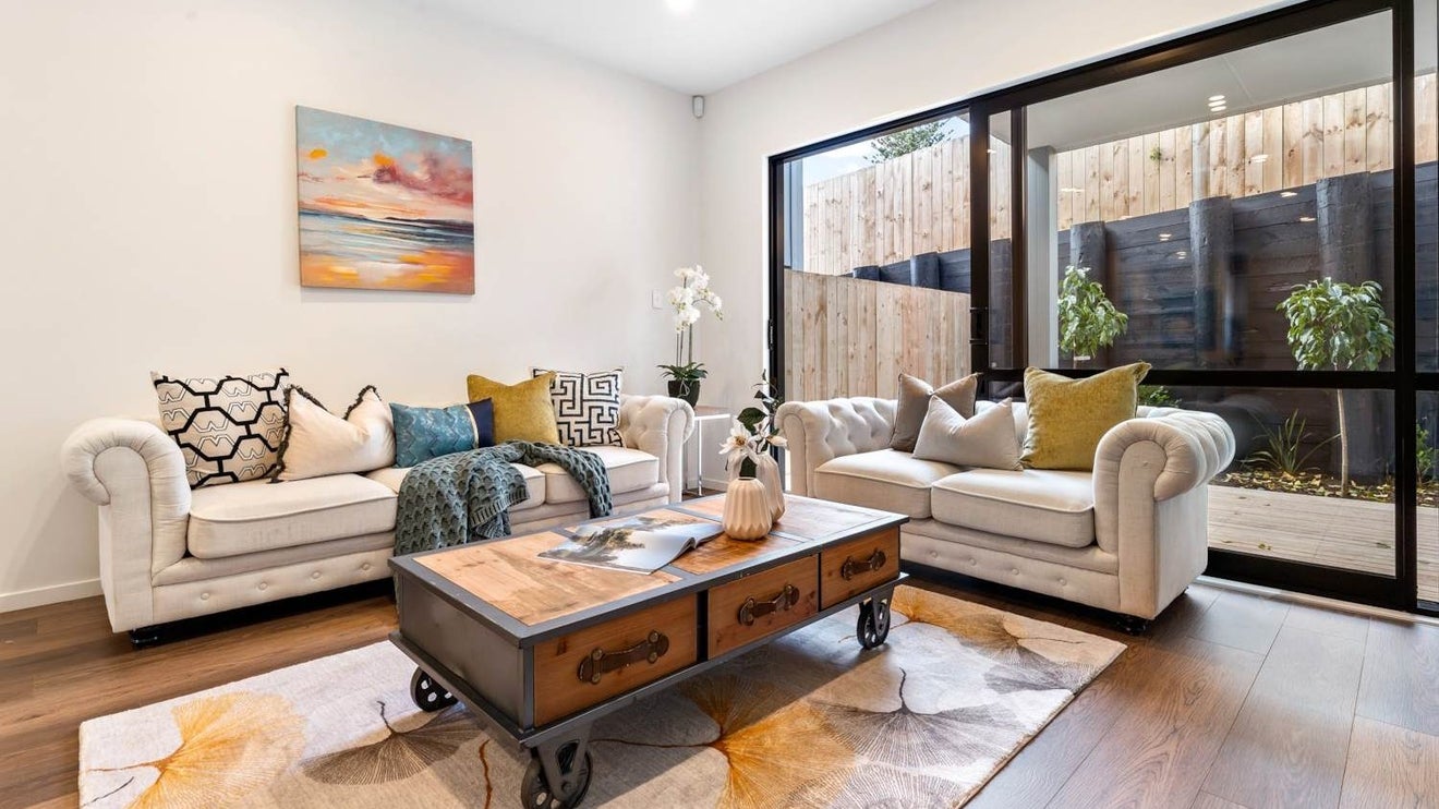 3/2 Chapman Road, Te Atatu Peninsula, Auckland - Carousel 1
