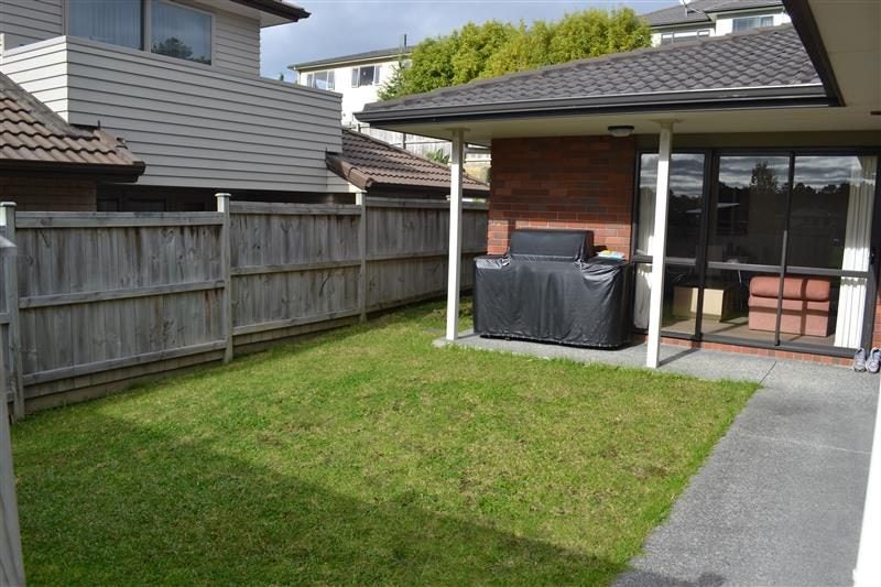 12 Newbury Place, Schnapper Rock, Auckland - Carousel 2