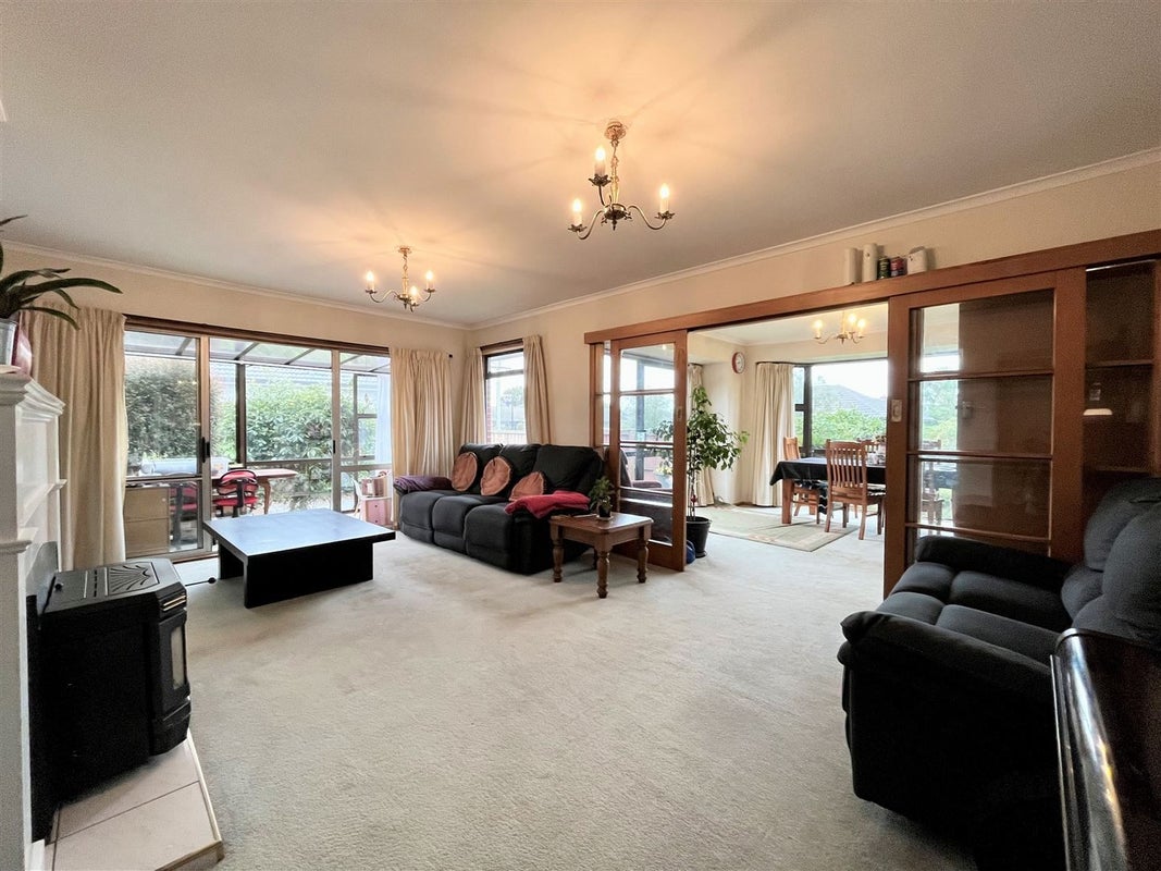 15 Sevenoaks Drive, Bryndwr, Christchurch - Carousel 2