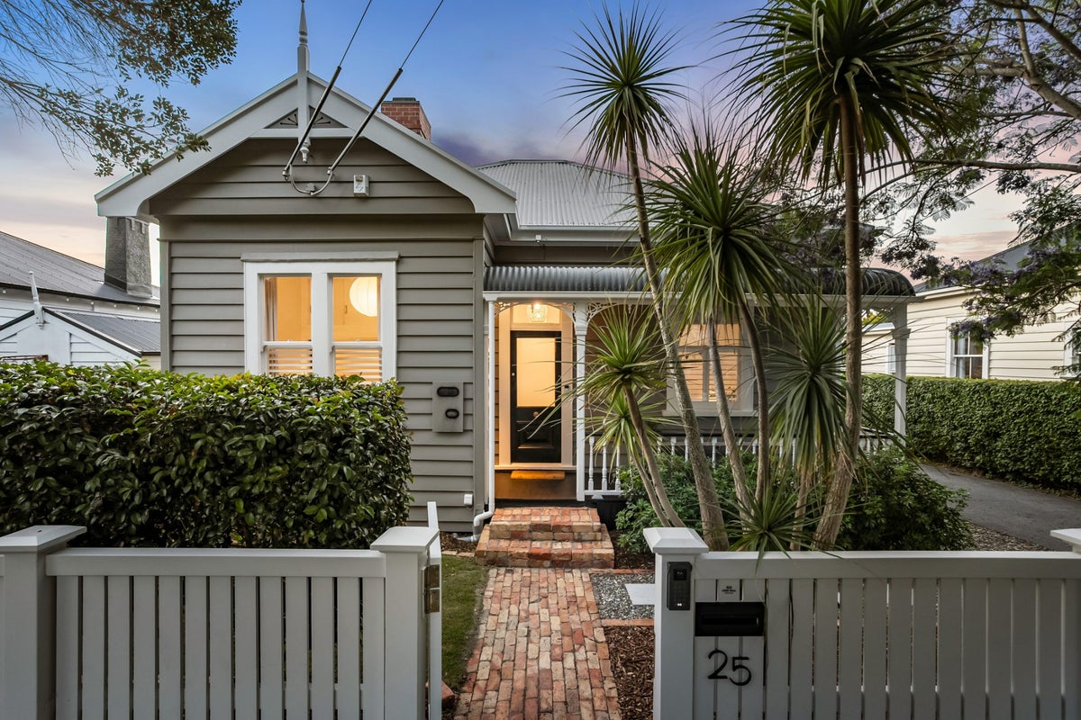 25 Volcanic Street, Mount Eden, Auckland - Carousel 2