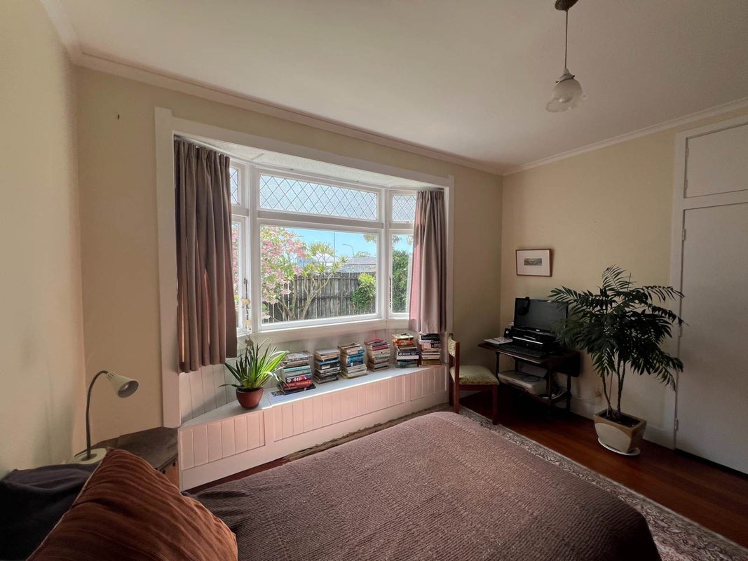 218 Point Chevalier Road, Point Chevalier, Auckland - Carousel 2