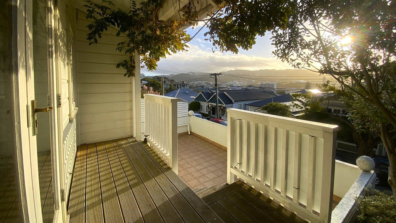 19 Scarborough Terrace, Mount Victoria, Wellington - Carousel 1
