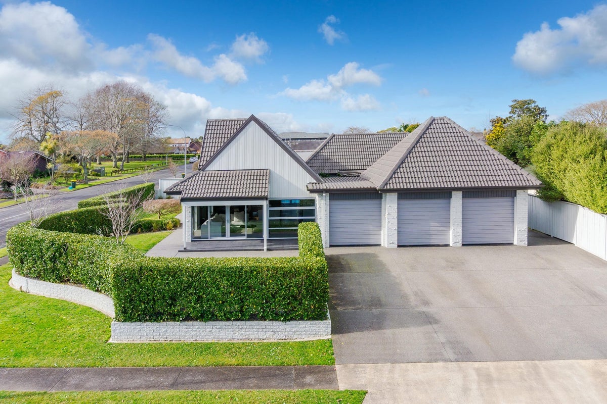 54 Chedworth Avenue, Chedworth, Hamilton - Carousel 2