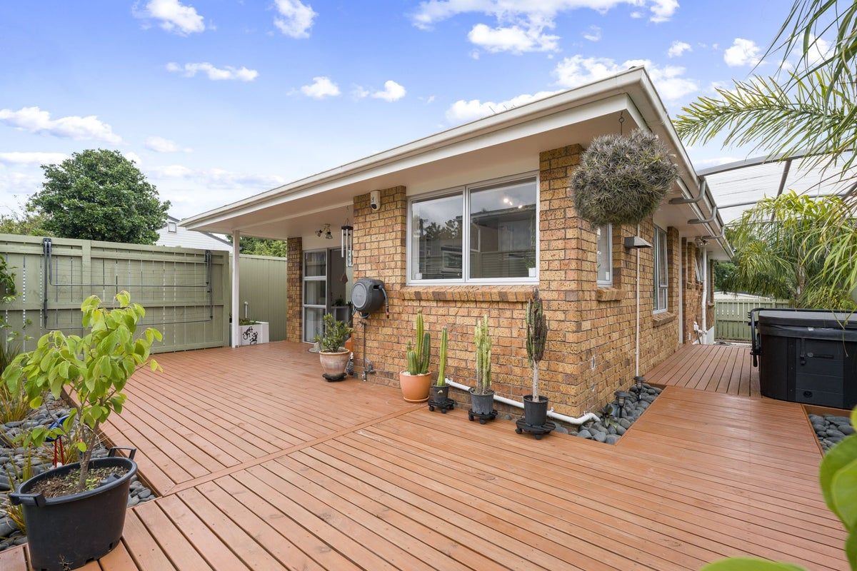 3/36 Owairaka Avenue, Owairaka, Auckland - Carousel 1