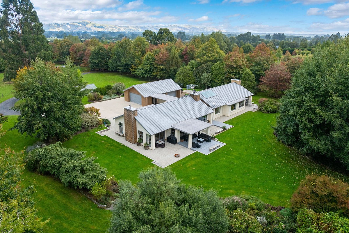 32 Tirohanga Road, North Taieri, Mosgiel - Carousel 1