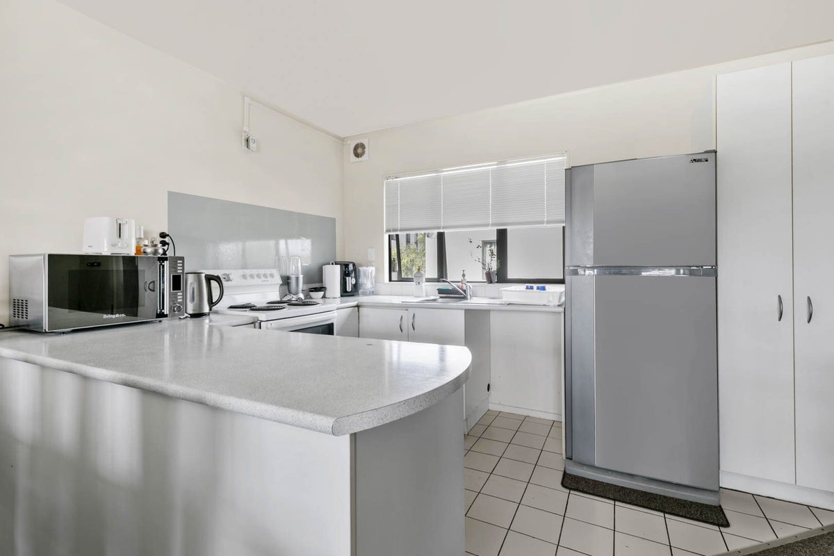 7/12 Ambrico Place, New Lynn, Auckland - Carousel 1