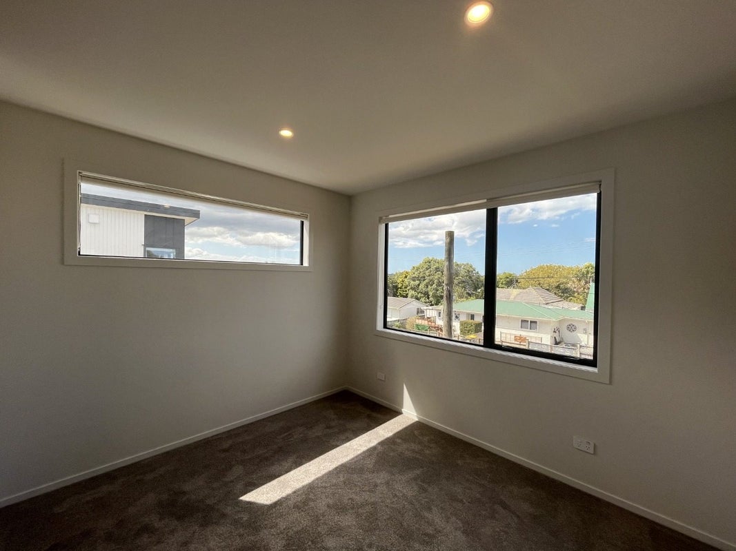 1/264 Rangatira Road, Beach Haven, Auckland - Carousel 10