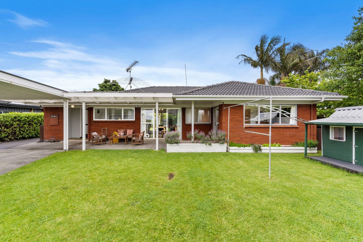 11 Magnolia Avenue, Opaheke, Papakura - Carousel 1
