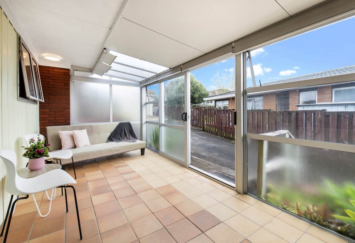 1/17 Liam Place, Half Moon Bay, Auckland - Carousel 1