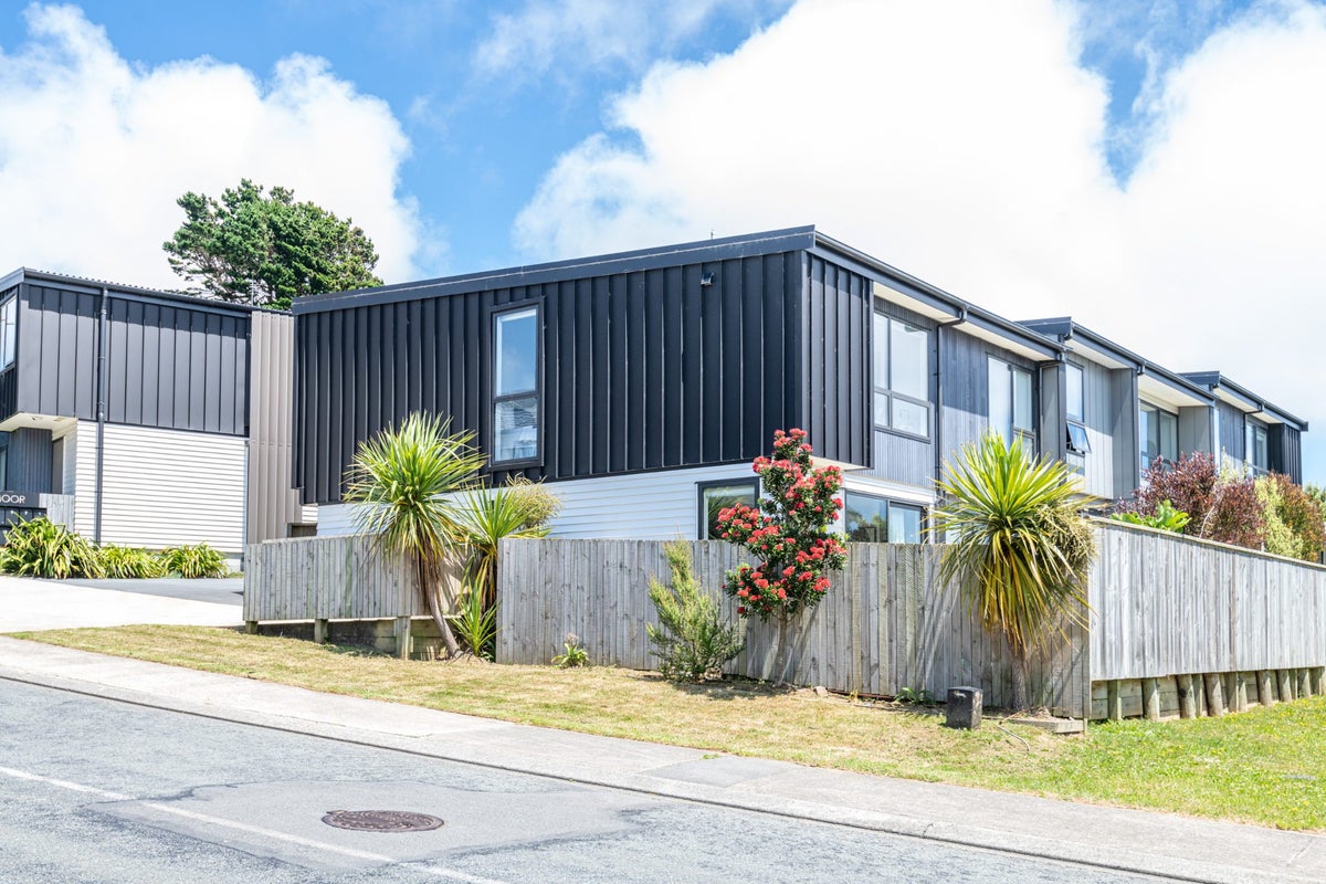 1/62 Spenmoor Street, Newlands, Wellington - Carousel 1