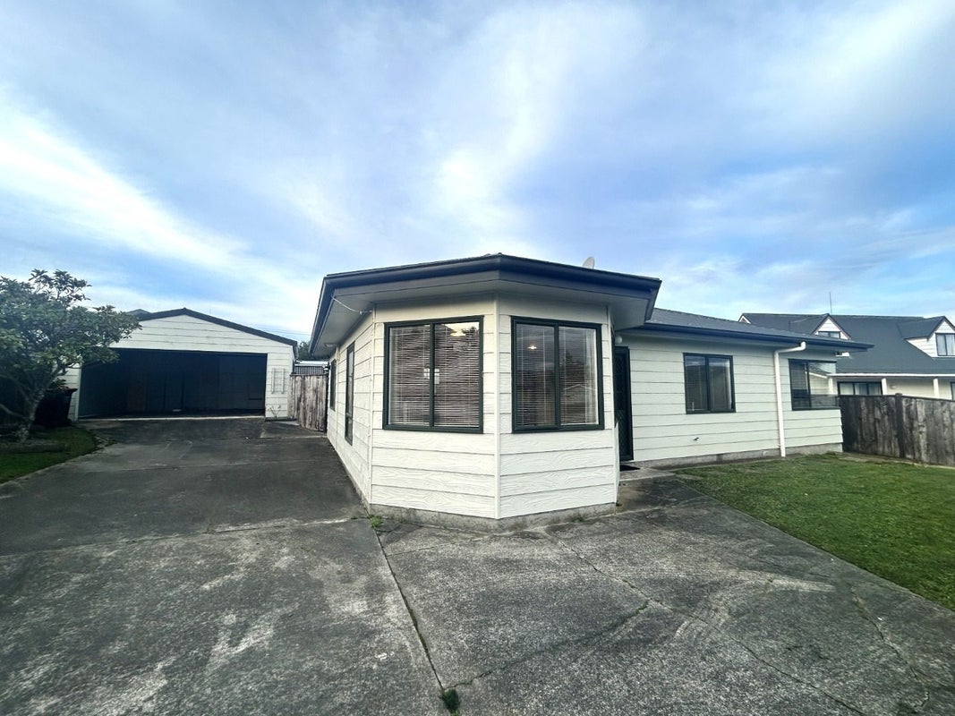 38 Dahlstrom Grove, Kelvin Grove, Palmerston North - Carousel 1