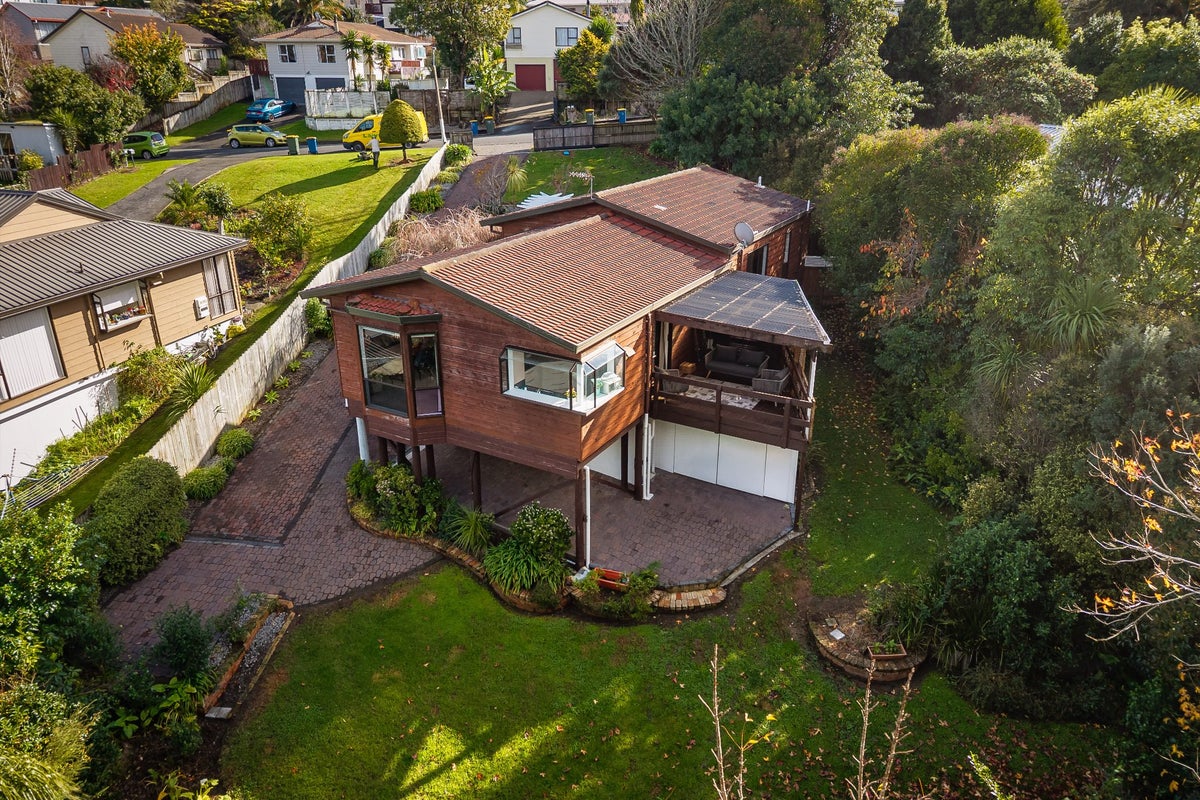 61 Vintage Drive, Henderson, Auckland - Carousel 1