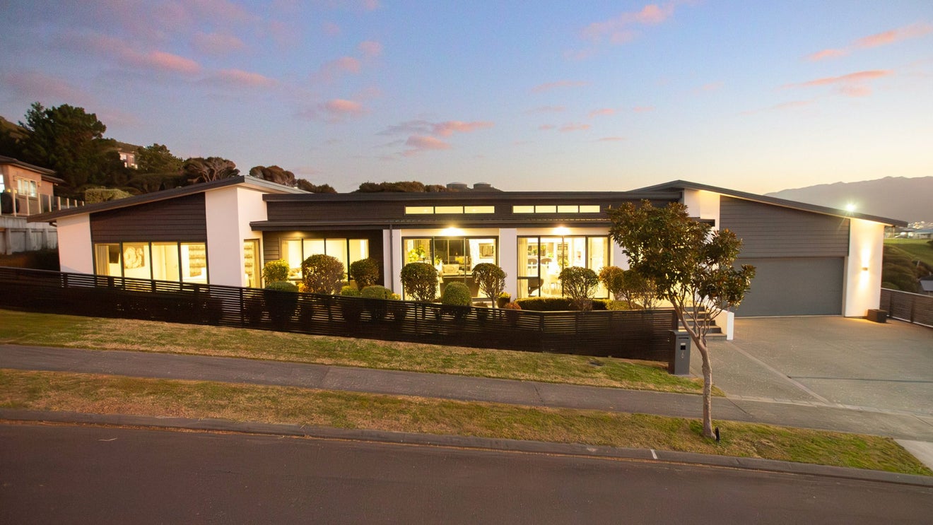 6 The Fjord, Aotea, Porirua - Carousel 1